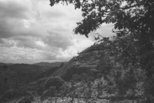 Granitfelsen südlich des Lukumburu : Landschaft südlich des Lukumburu