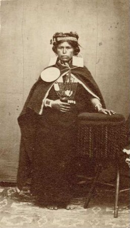Frau des indigenen Volkes der Araukaner (Mapuche)