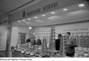 Messestand des VEB Beschlagfabrik Elsterwerda und VEB Brefeld-Werke Tarthun