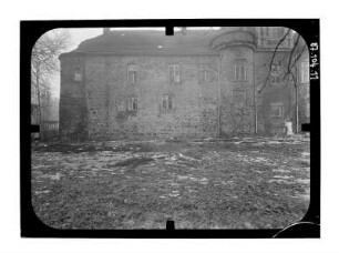 Meyenburg. Schloß (15. Jh., Umbau 1865-1866; F. Adler). Parkseite (Teilansicht)