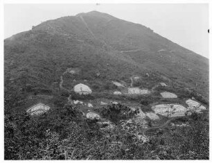 Grabanlagen in Hügel (Vanets?) : Weltreisen. Macao. Grabanlagen in Hügel (Vanets?)