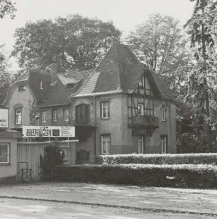 Markkleeberg, Wohnhaus : Markkleeberg (Kreis Leipziger Land), Wohnhaus (um 1900), Kirschallee 15, Straßenansicht