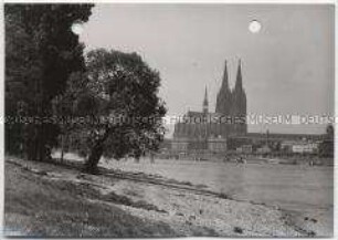 Köln, Hohe Domkirche St. Petrus und Rhein