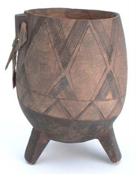 B02945 Vessel; pot