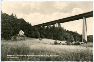 Nossen. Huthaus mit Autobahnbrücke
