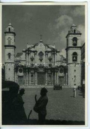 Straßenmusiker vor der Catedral de San Christobál am Plaza de Catedral, Havanna, Kuba
