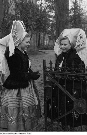 Porträt von zwei Frauen in Spreewaldtracht
