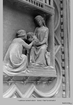 Türreliefs : Szenen Johannes' des Täufers : Salomé bringt Herodias das Haupt