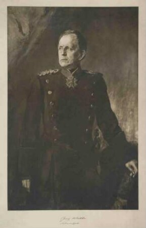 Graf Helmut von Moltke, Generalfeldmarschall, stehend in Uniform mit Orden pour le mérite und Säbel, Brustbild in Halbprofil