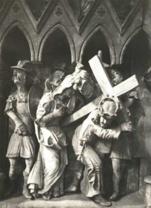 Naumburg. Dom St. Peter und Paul, Westlettner (1250-1270), rechter Fries: Kreuztragung Christi (Kopie in Holz; 17.-18. Jahrhundert)