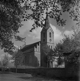 Archivfotografie "brandenburg_kirchen_gloewen_964neg"
