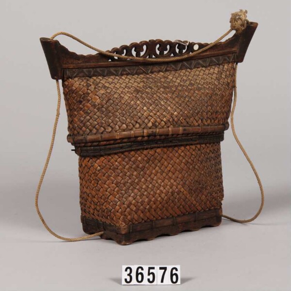 Basket with lid