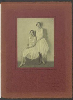 Suplemento de "Anales" : [Fotografía de] Señoritas Laura y Sara Lussich Marquez