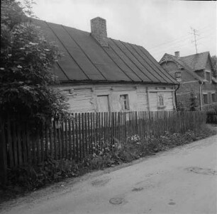 Wohnstallhaus : Werda-Kottengrün, Dorfstraße 4. Wohnstallhaus (um 1800). Traufseite mit Einfriedung