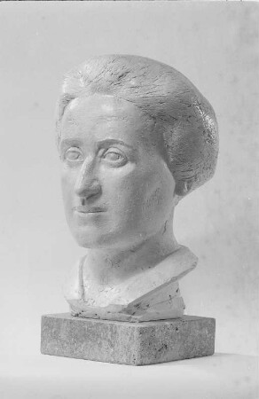 Modell zur Büste von Rosa Luxemburg : Modell zur Büste von Rosa Luxemburg. Gips (vor 1957; W. Arnold)