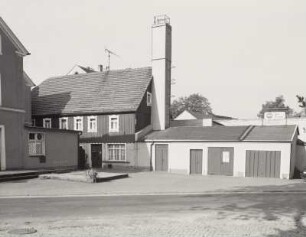 Nebengebäude mit Heizungs- und Garagenanbau