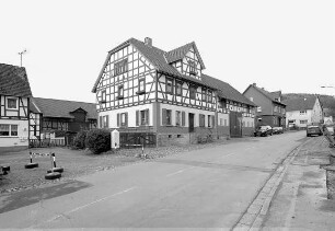 Wohnhaus und Scheune (Hofanlage); Fuldatal, Holzhäuser Straße 3