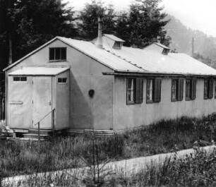 Nahe Oybin. Heim des Zittauer Gymnasiums (ehemalige Militärbaracke) im Oybiner Talkessel
