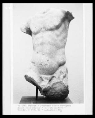 Torso einer bewegten männlichen Figur