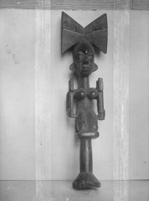 Tanzkeule für den Kult des Sonnengottes Schango der Yoruba