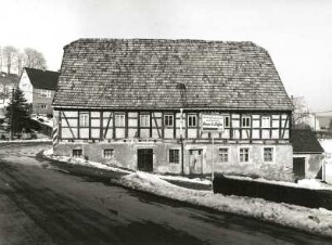 Gornau-Dittmannsdorf, Hauptstraße 54. Wohnstallhaus (um 1820). Straßenansicht Traufseite
