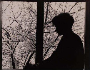 Am Fenster Sitzende