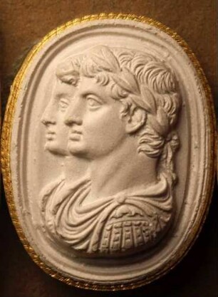 Die zusammengesetzten Köpfe des Augustus und seiner Gemahlin Livia (Daktyliothek, Das Alterthum nach Lippert und Visconti)