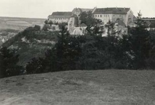 Schloss Neuenburg : Schloss Neuenburg über Freyburg gesehen