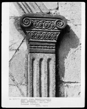 Kapitell des nördlichen Pilasters