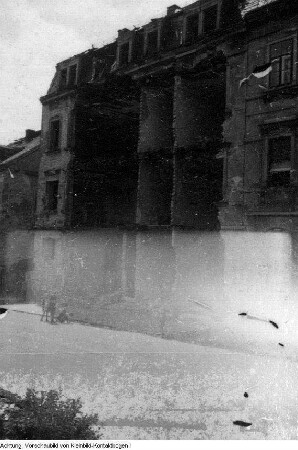 Dresden, Hechtviertel. von den Kriegsschäden beräumte Strassen, 1945