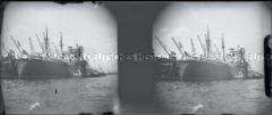Schiff im Hafen