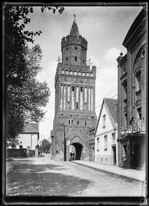 Pyritz (Pyrzyce/Polen). Bahner Tor. Straßenbild