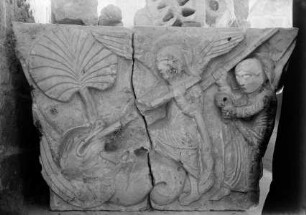 Vézelay, Fragment eines Figurenkapitells mit der Darstellung eines Engelskampfes