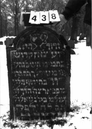 Grabstein 438