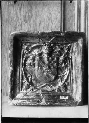 Baden-Baden Altes Schloss - Schloss Hohenbaden Stadtgeschichtliche Sammlung - Fundort Schloss Hohenbaden Ofenkachel - mit Wappen (16. Jahrhundert)