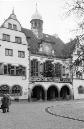 Freiburg: Rathaus mit Weihnachtsbaum