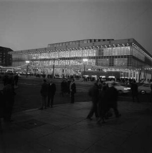 Dresden. Kulturpalast, Südfront in der Abenddämmerung