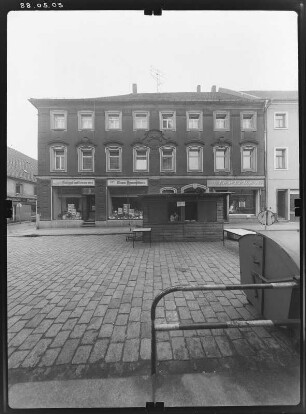 Großenhain, Karl-Marx-Platz (Hauptmarkt) 2. Wohnhaus mit Läden (1747). Straßenfront