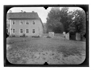 Trebbin-Blankensee, Dorfstraße 1. Herrenhaus (1740). Ansicht über den Vorplatz