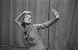 Aufnahmen der Tänzerin Dore Hoyer während eines Auftritts in der Deutschen Staatsoper in Berlin