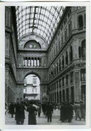 Galleria Umberto I., Einkaufspassage in Neapel, Italien