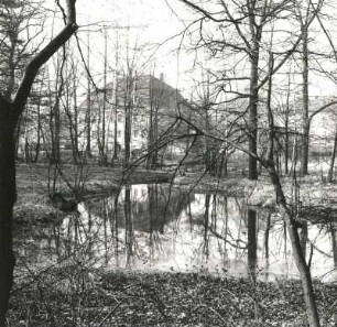 Steinbach. Schlosspark. 18. Jahrhundert begonnen/19. Jahrhundert umgestaltet. Ansicht mit Blick zum Schloss