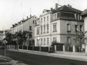 Dresden-Kaditz, Rankestraße 46 und 44. Wohnhäuser (um 1900). Straßenansicht von Süd-Südosten