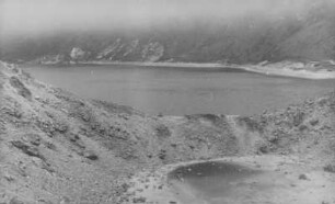 Kratersee (Lateinamerika-Aufenthalte 1928/1942 – Album Das Vulkanland im Süden Kolumbiens. II. Teil, 1940)