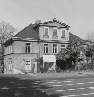 Dresden, Wohnhaus in der Wigardstraße, Straßenfront