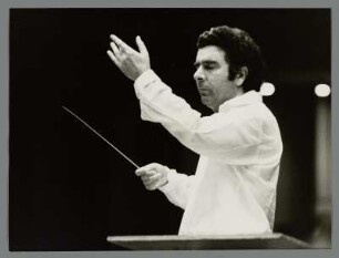 Luigi Sagrestano : Portrait des Dirigenten Luigi Sagrestano bei einer Probe mit der Dresdner Philharmonie im Kulturpalast Dresden