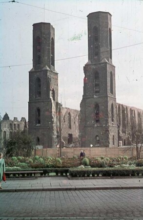 Dresden-Altstadt. Ruine der 1945 zerstörten Sophienkirche. Postplatz