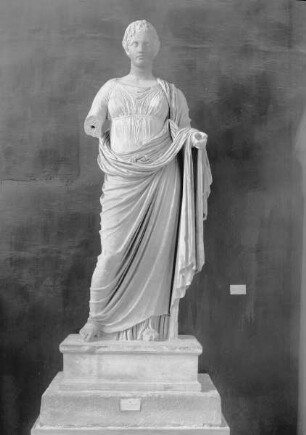 Themis aus Rhamnus, Weihgabe des Megakles