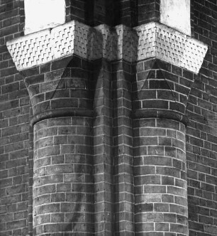 Jerichow, ehem. Stiftskirche, südwestl. Vierungspfeiler: Kapitell-Kämpferzone nach Südwesten