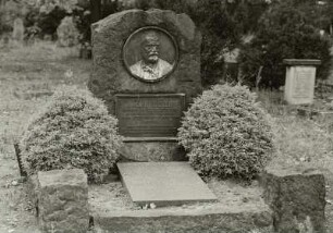 Grabmal Hugo Bürkner. Dresden, Trinitatisfriedhof